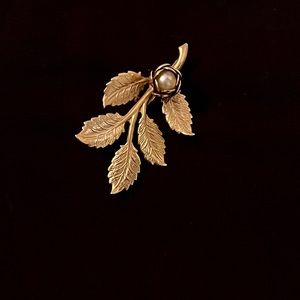 Leaf Pin / Brooch